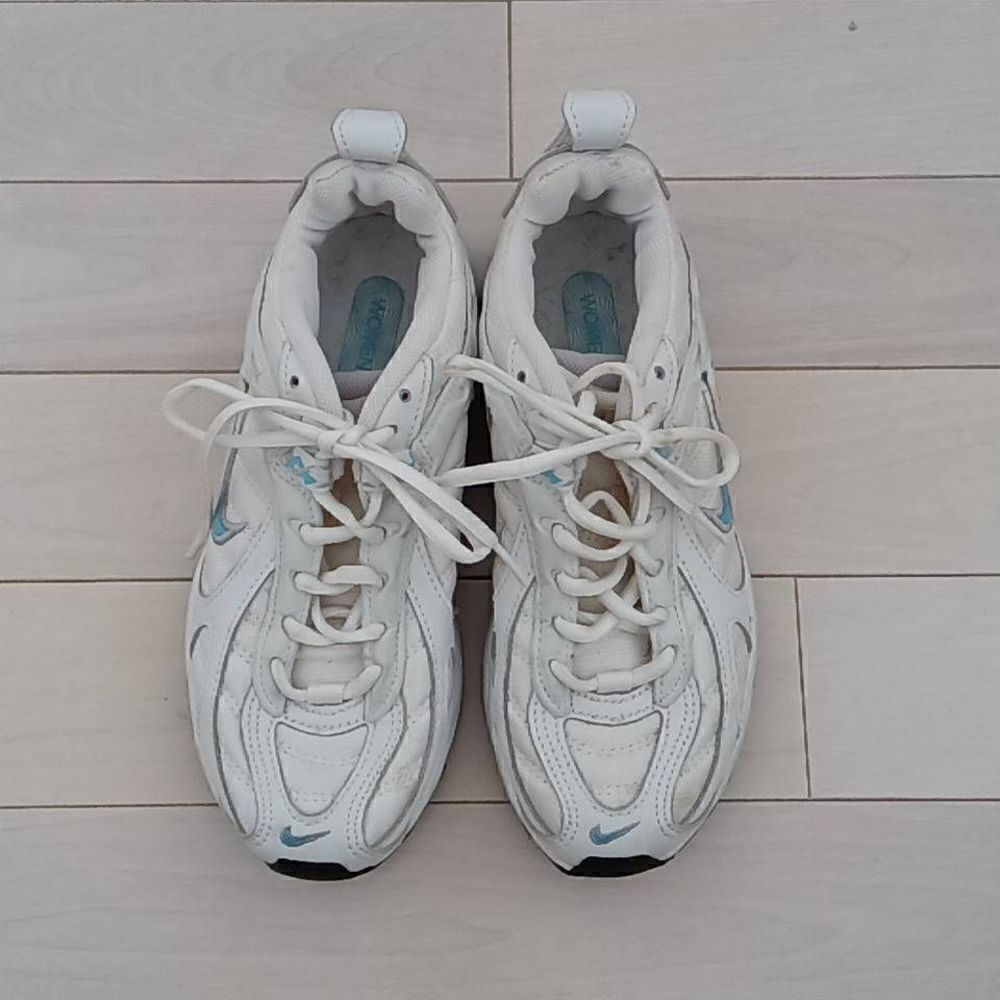 Nike Women's Xccelerator Tr Lace-up Sneakers Shoes White Size 6 - Picture 2 of 5
